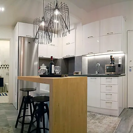 Alpinia N Lotus Apts. דירה