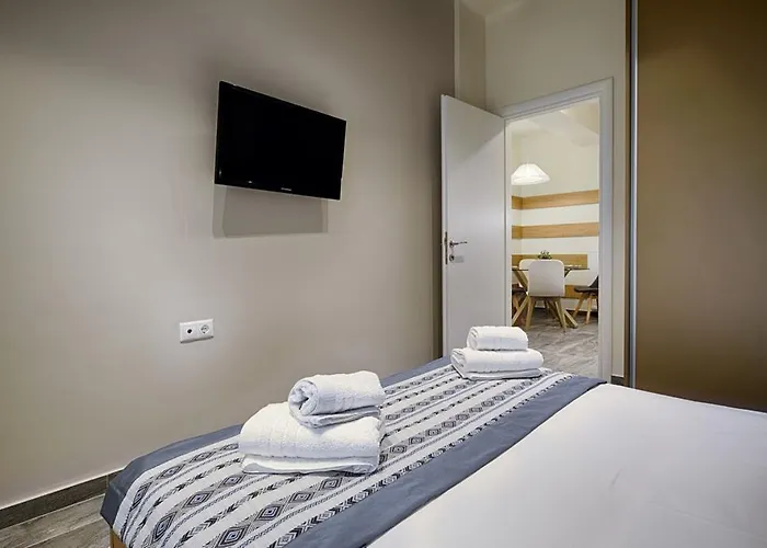 Alpinia N Lotus Apts. דירה
